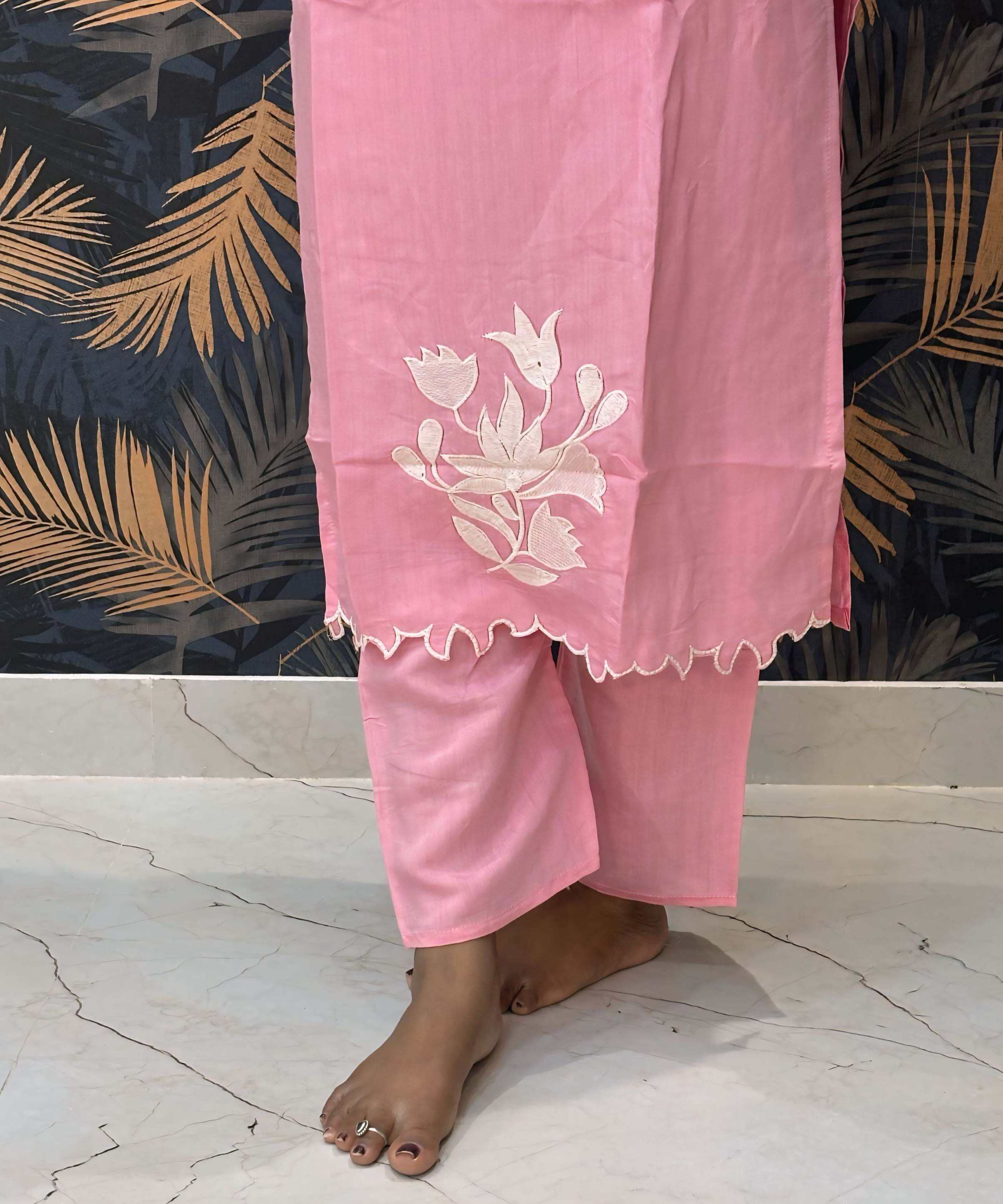 Lite Pink and White Color Premium 3 Piece Salwar Set / ESS332