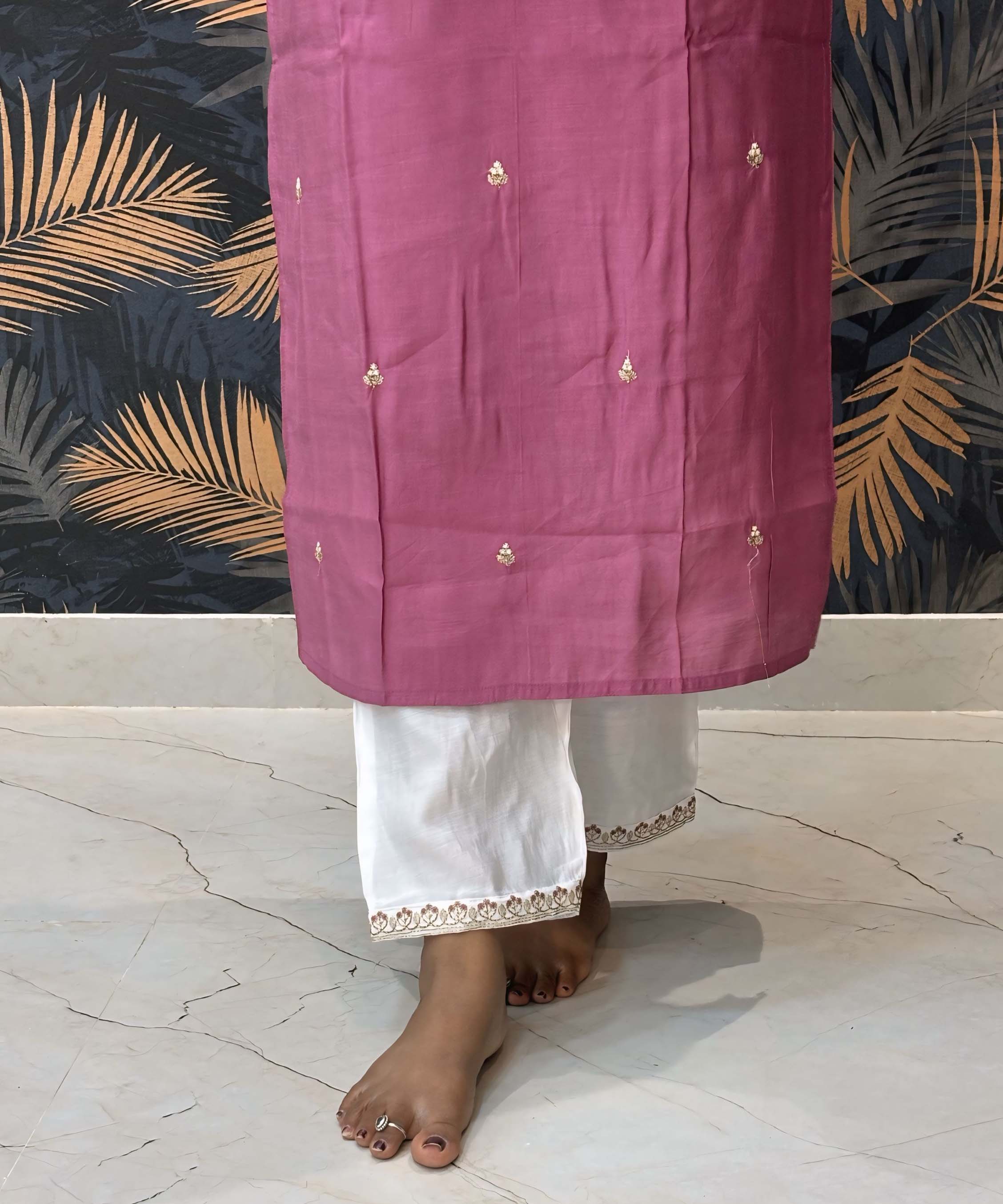 Lite Pink and White Color Premium 3 Piece Salwar Set / ESS333