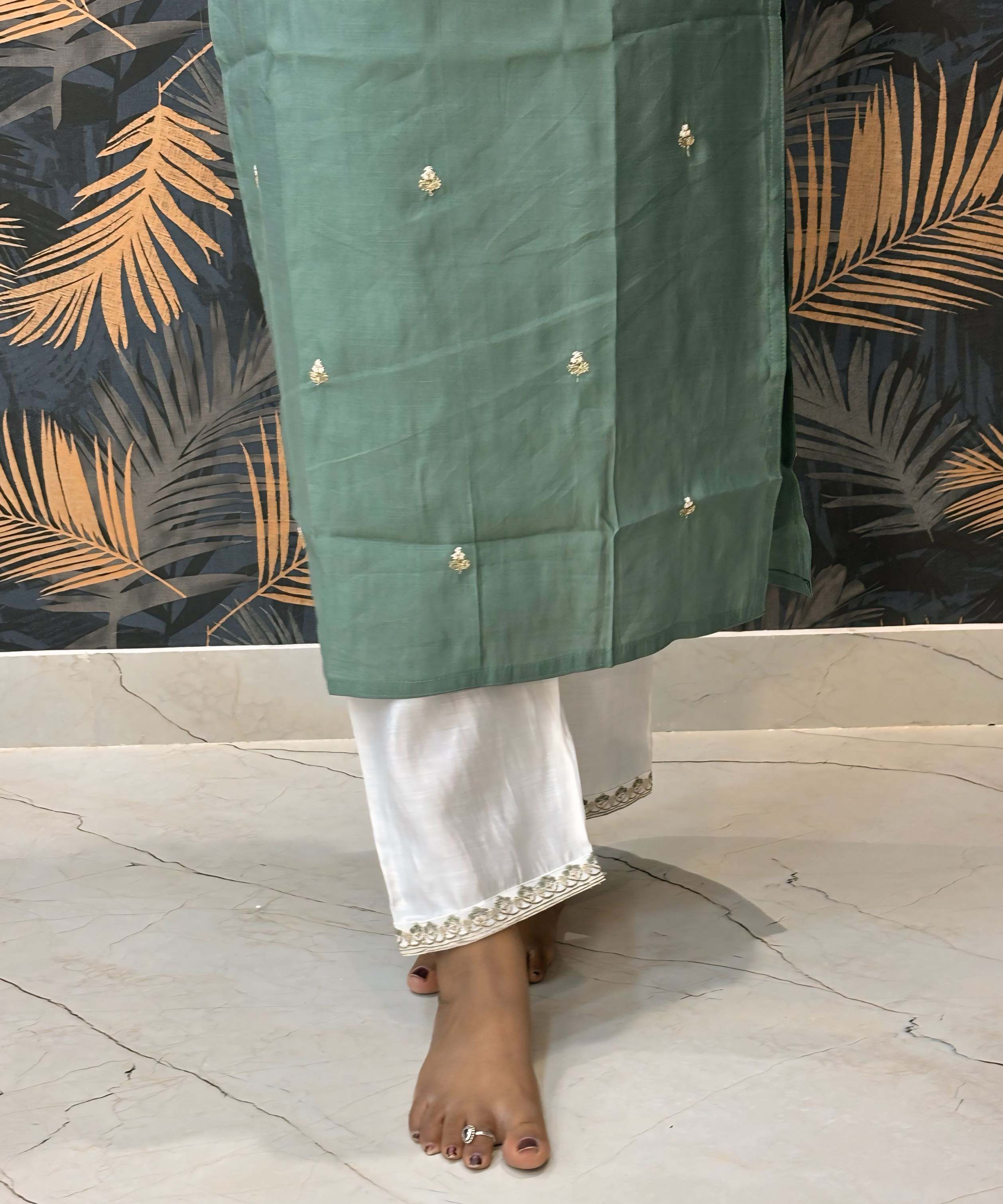 Lite Green and White Color Premium 3 Piece Salwar Set / ESS333