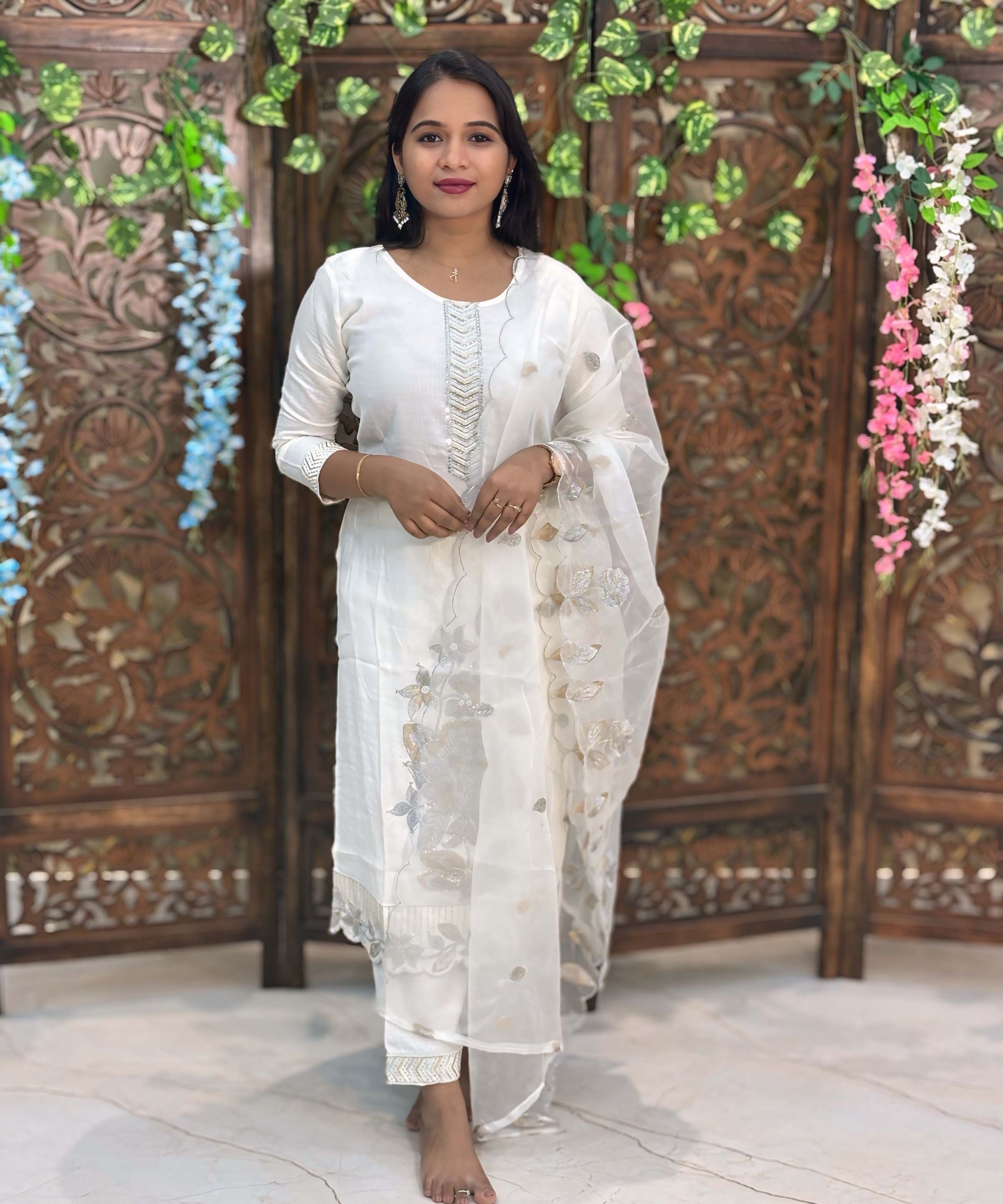 White Embroidered Silk Blend Salwar Set with Organza Dupatta 3 Piece Salwar Set / ESS344