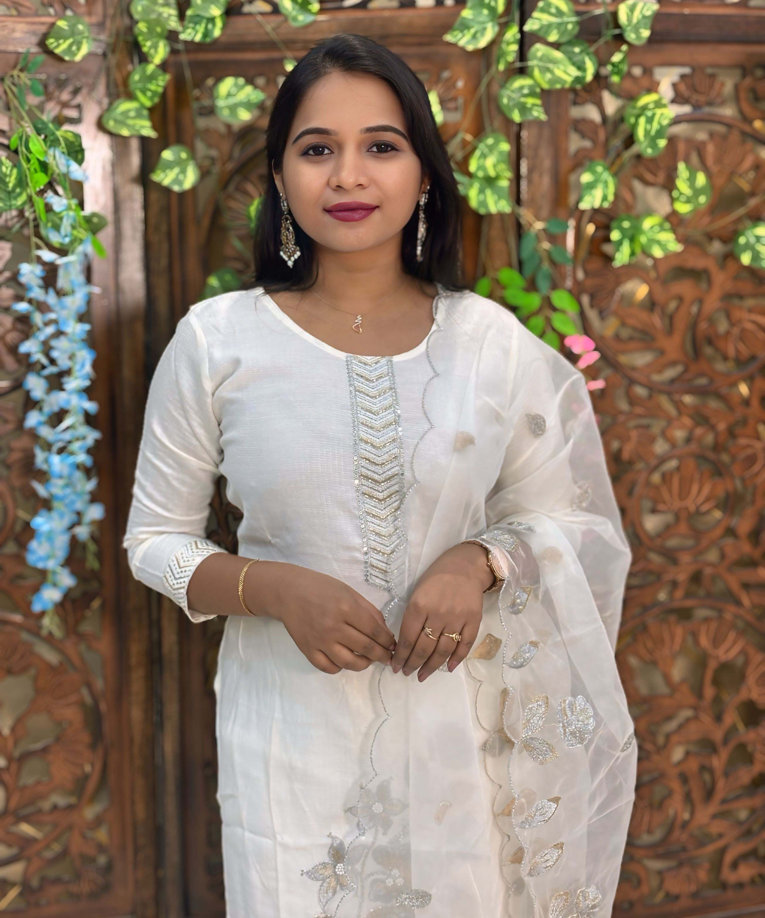 White Embroidered Silk Blend Salwar Set with Organza Dupatta 3 Piece Salwar Set / ESS344