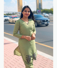 Green Color V neck Premium Ethnic Co-ord Set / ESS257