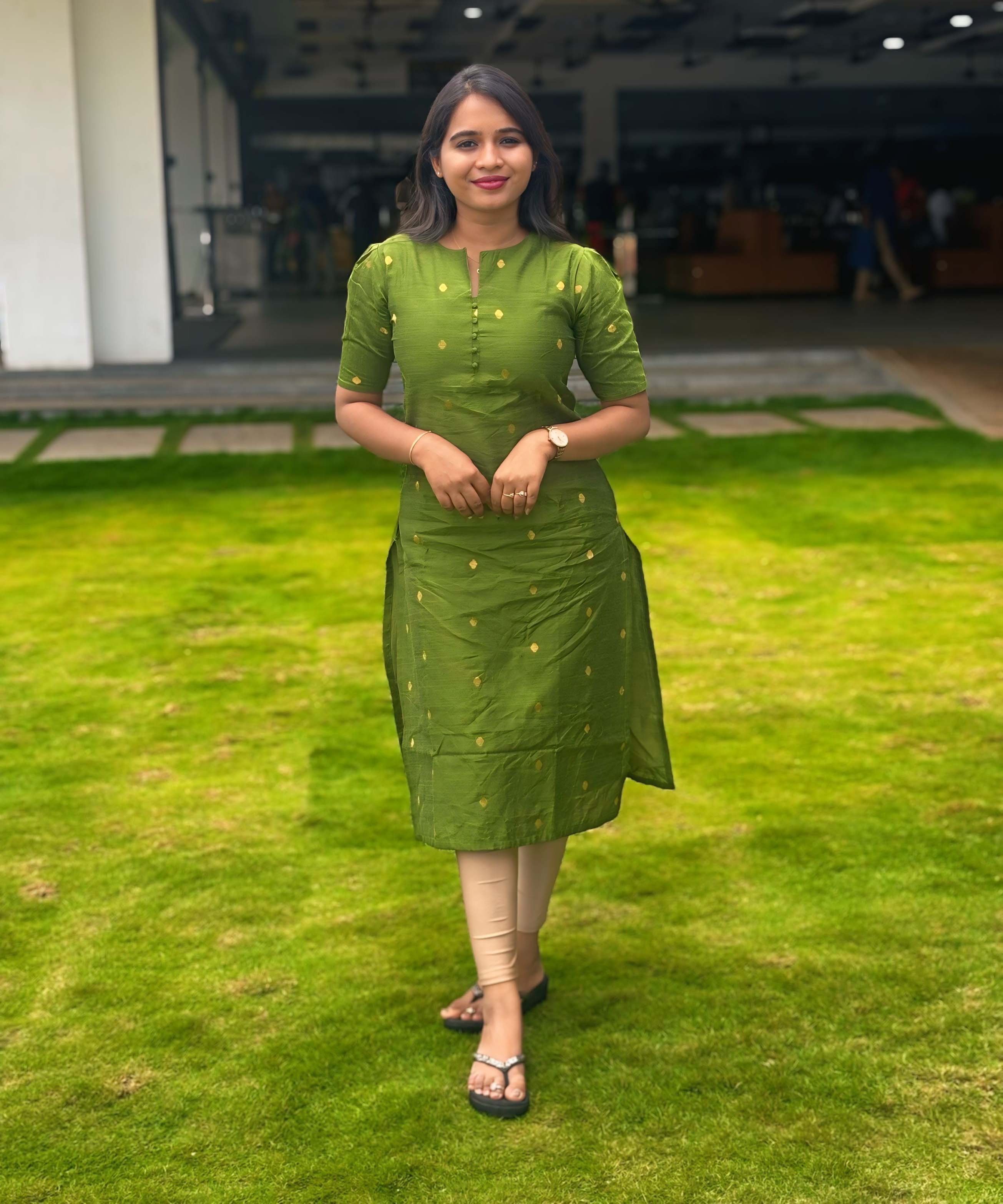 Green Color Round Neck Premium Dupion Raw Silk Kurti with Small Zari Butta & Lining / LSS186