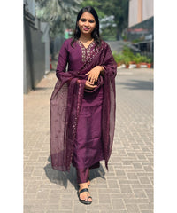 Dark Purple V Neck Grand Purple Ethnic 3 Piece Salwar Set / ESS154